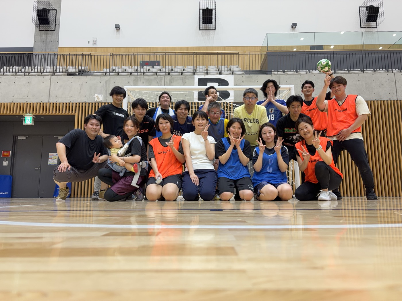 第2回フットサル大会を開催しました🐝｜新中野の体育館貸し切り